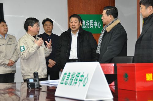 上海市电力公司总经理冯军在路灯管理中心