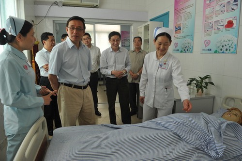 徐汇区委书记孙继伟赴大华医院调研党务工作