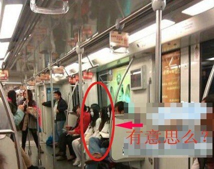 2号线现<em>女</em>僵尸 老年乘客因震惊忘记下车- 中