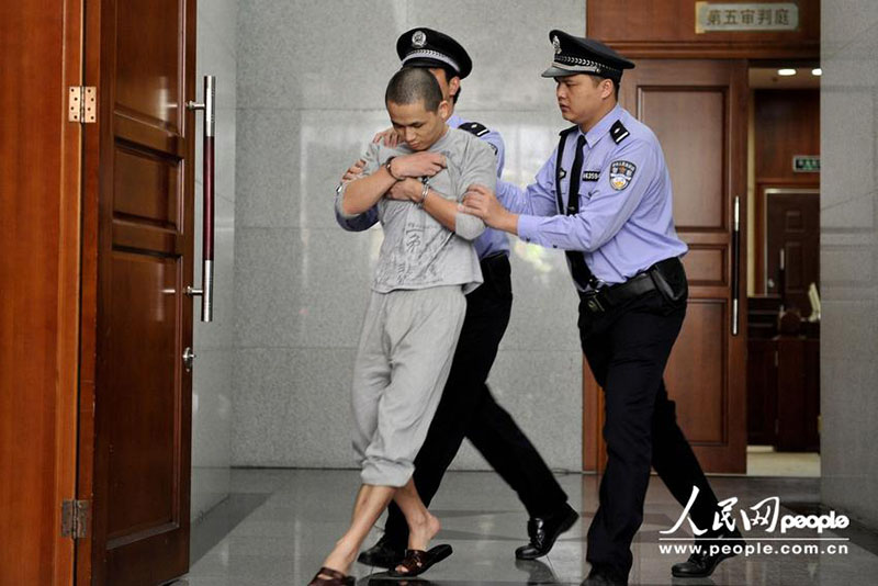 深圳警察设局杀人案被判死缓 李才坤不服大闹
