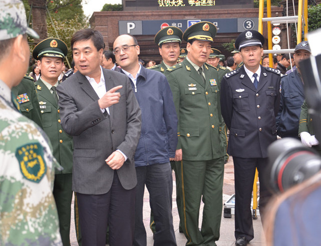 上海市副市长白少康出席"119消防周"活动