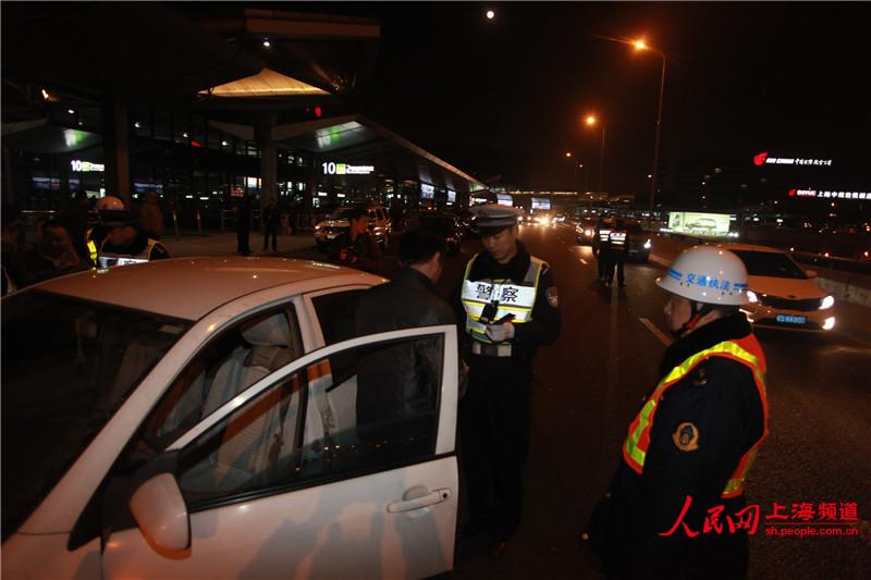 沪公安部门打击黑车衍生犯罪 昨查获3辆涉嫌非