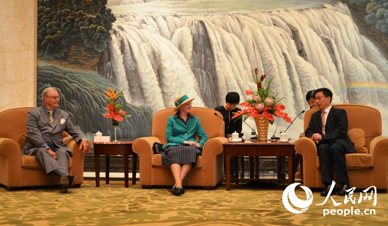 丹麦女王夫妇与上海市委书记举行会见