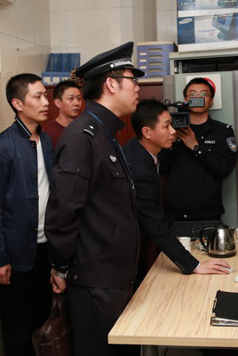 治安民警检查场所监控设置