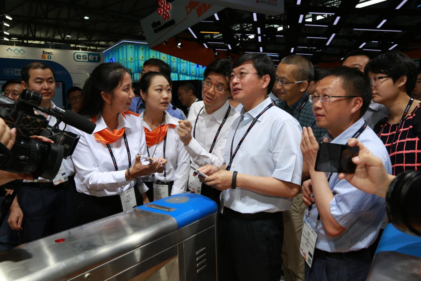 中国联通多项创新业务亮相2014亚洲移动通信