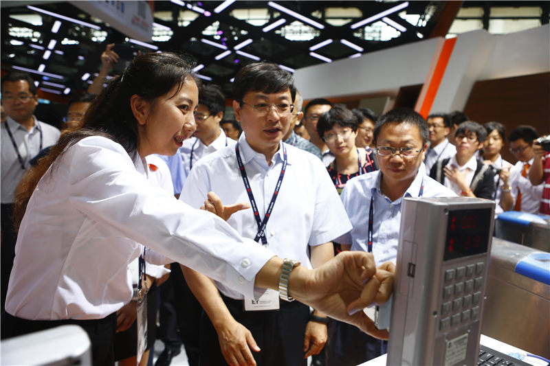 中国联通亮相2014亚洲移动通信博览会