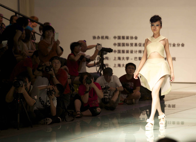 上海大学巴黎国际时装艺术学院举办毕业秀