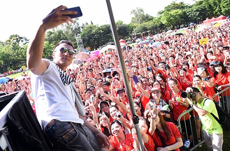 陈奕迅、谢霆锋双王重聚 守护香港本土小吃