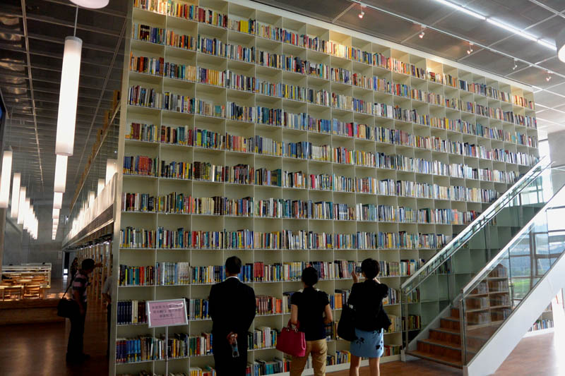 同济大学浙江学院图书馆正式开馆 为社区居民