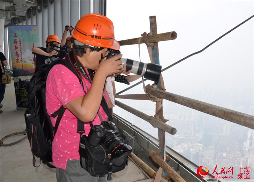从零米到632米四年跟踪拍摄上海中心老阿姨见