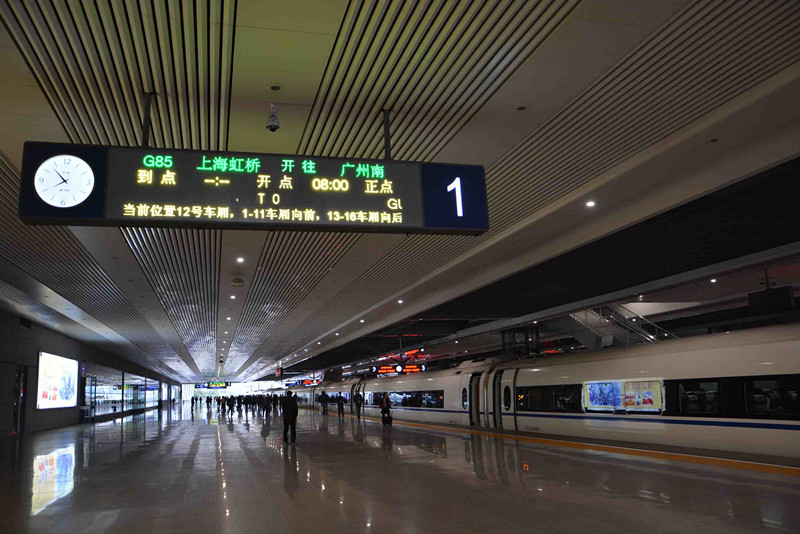 【记者直击】首趟上海至广州高铁上线运行