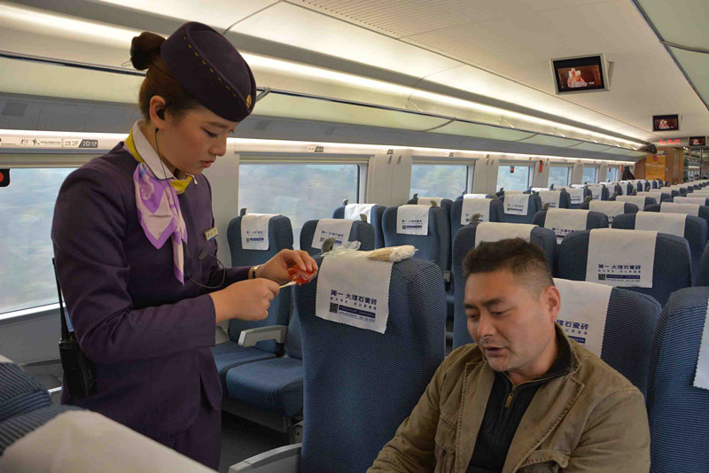 【记者直击】首趟上海至广州高铁上线运行