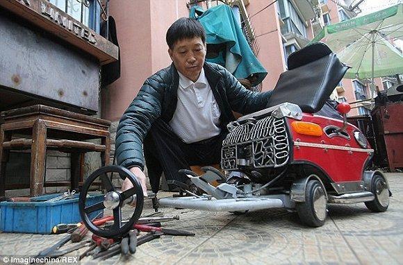 60岁上海爷叔:耗资1500元制造迷你汽车