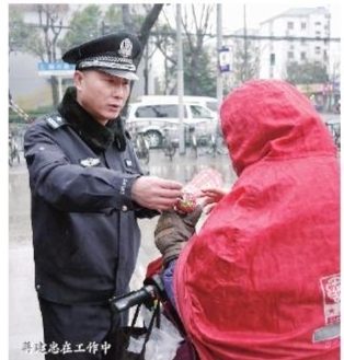 民警蒋建忠:社区警务室里的老娘舅