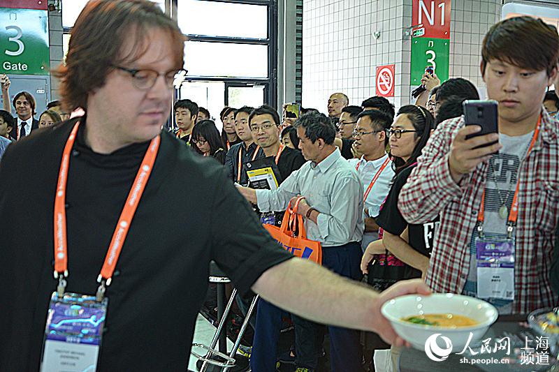 CES亚洲消费电子展:机器人下厨引关注--上海