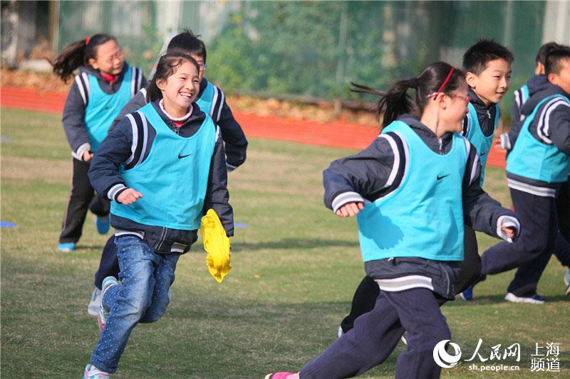 上海打造活力校园 十所小学引进外籍足球教练
