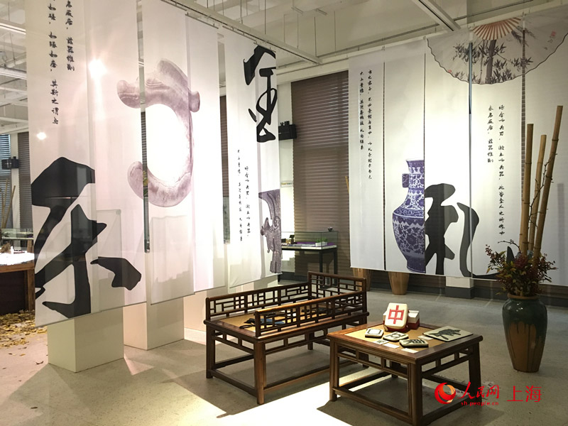展厅内中国传统文化氛围浓厚