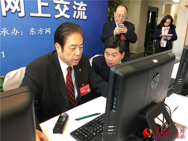 【图说】上海市政协主席吴志明等五位委员与市