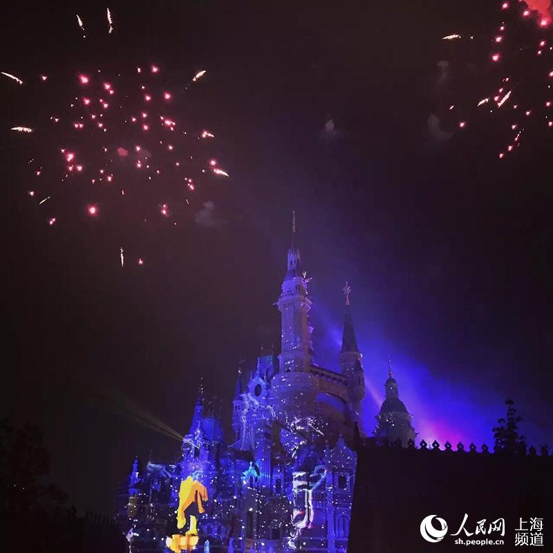 上海迪士尼烟花秀首度亮相 融入中文元素