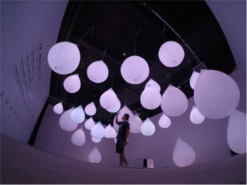 大雨·声音·发光体 沪上开启新媒体互动展