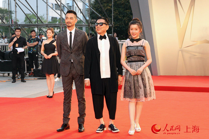 2016上海国际电影节:江一燕、刘昊然亮相亚洲新人奖颁奖典礼红毯--上海频道--人民网