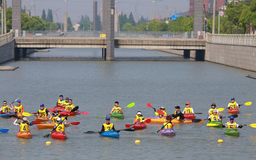 闵行区浦锦街道举办社区皮划艇邀请赛