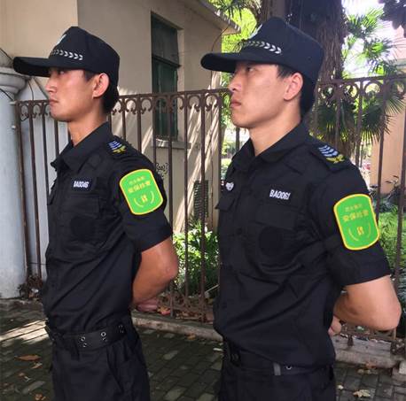 上海公交站点配备专职保安 查验任何可疑人和