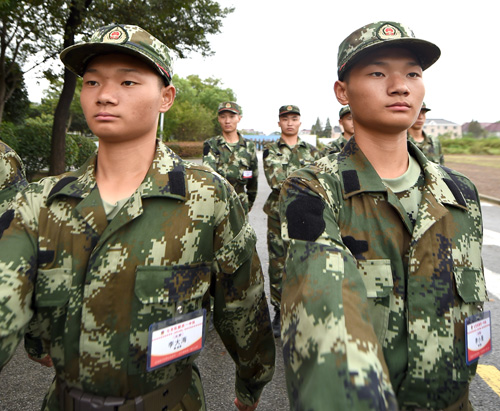 武警上海总队3000余名新兵在沪上各新训练基地正式组织开训, 这批新兵