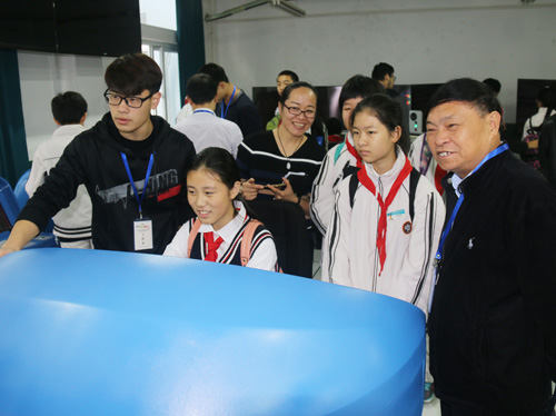上海公用事业学校为兰生复旦中学打造专场职业