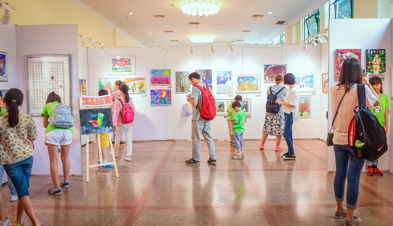 上海青年藝術博覽會“追逐梵高”獲獎作品公益展落幕