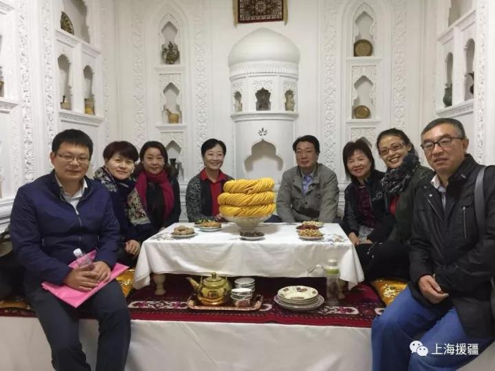 上海宝山区教育专家讲师团赴喀什六中送教慰问