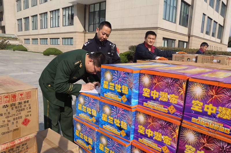 今年上海收缴非法烟花爆竹1.2万余箱 明年将扩