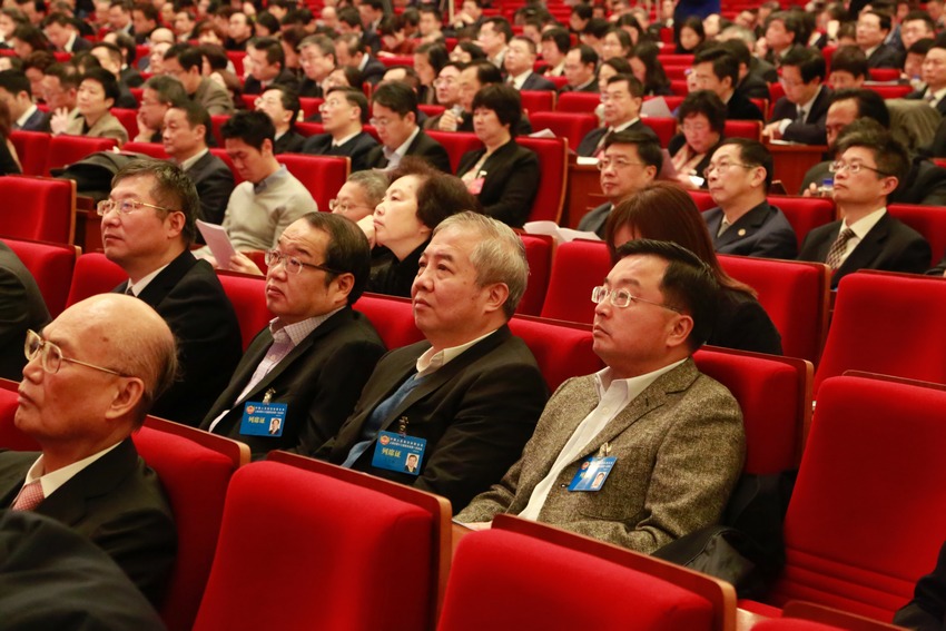 上海市政协十三届一次会议现场