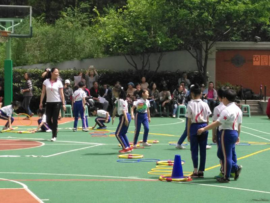 市中心学校小场地也能上大体育课,卢湾一中心