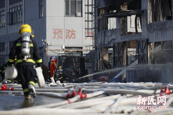 上海奉贤一化工厂起火 火势已控制 周边没有居