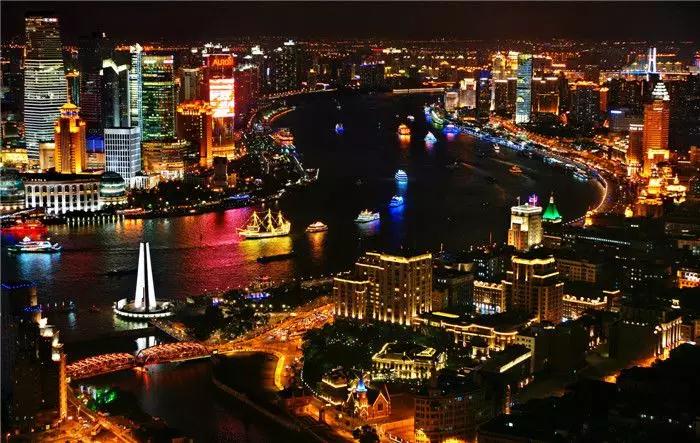 璀璨上海，城市景觀燈光背后的故事
改革開放40年來，上海景觀照明事業迅速發展，流光溢彩的燈光夜景，成為上海一道靚麗的風景線。從上世紀90年代起，看外灘夜景是國內外游客到上海的必選項目……[詳細]