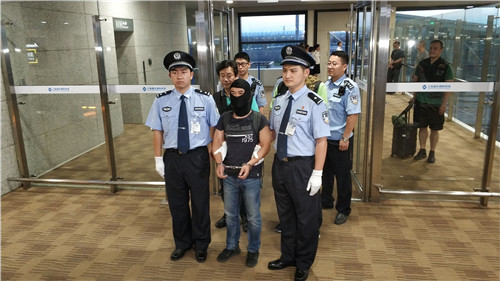 联璧金融案主犯今日被上海警方押解回国