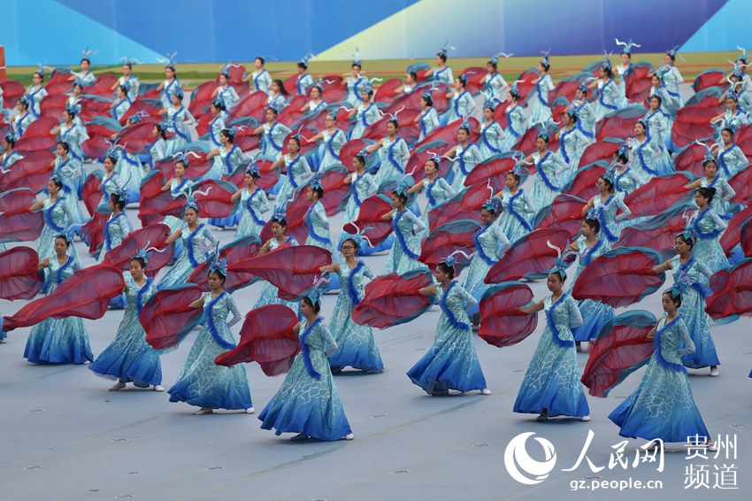 图为贵州省十运会开幕式文艺演出.人民网记者 翁奇羽 摄