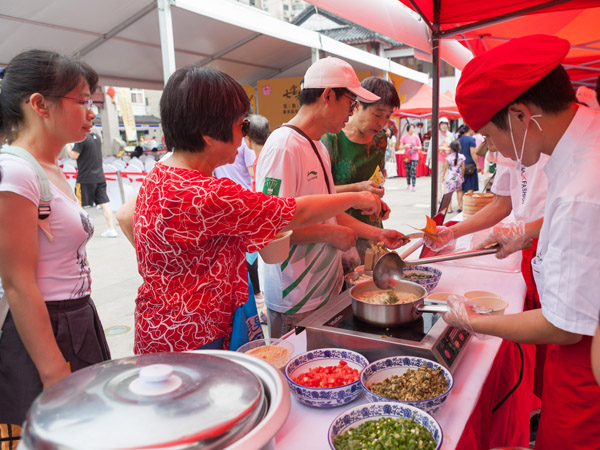 开启寻味之旅！海派小吃与马来美食在七宝古镇激情碰撞上海搬迁 