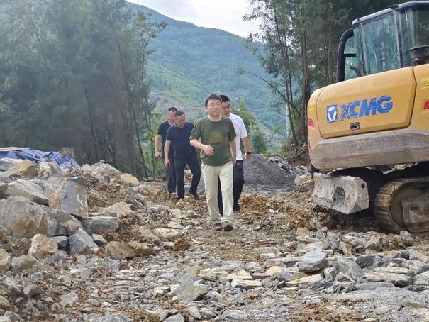 杨浦援黔联络小组长,正安县委常委,副县长李国文