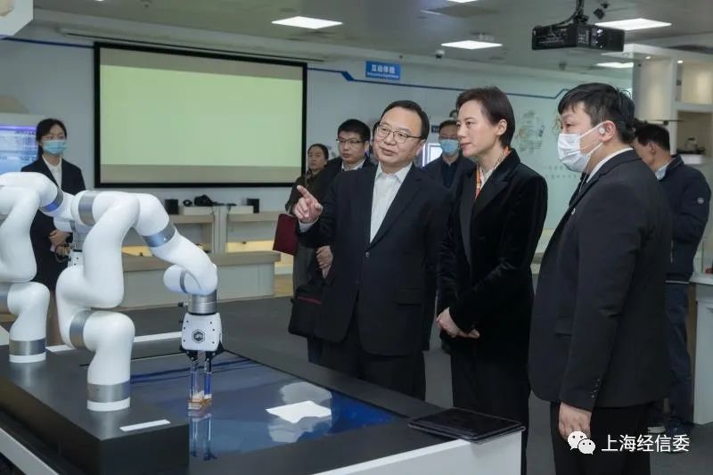 上海市经济信息化工作党委书记沈军调研中国电信股份