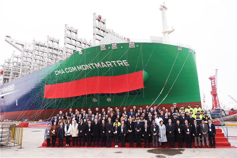 全球最大级别双燃料集装箱船在沪交付 阮瑞�F摄