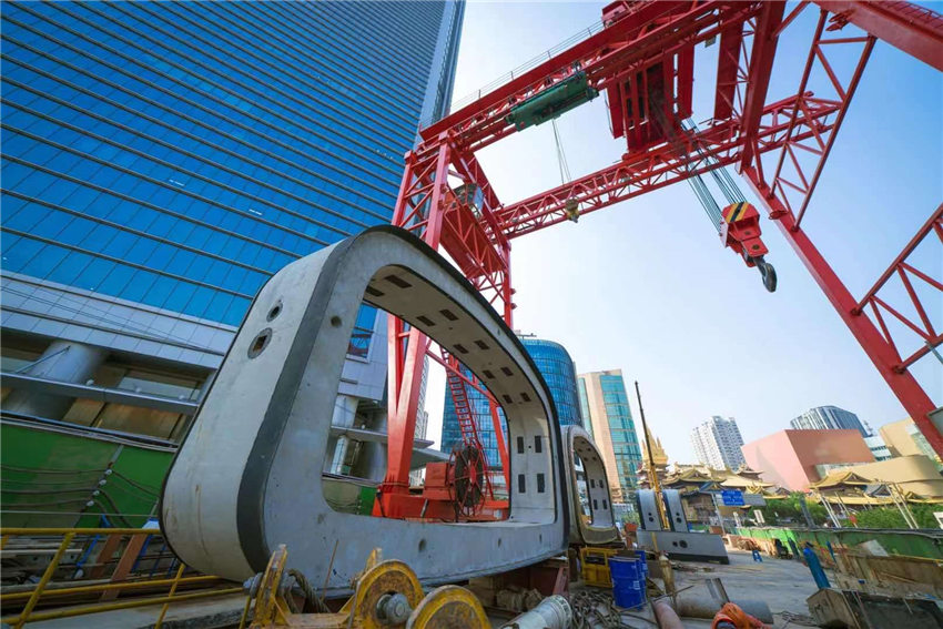 全國首創“非開挖”車站建設，上海地鐵14號線靜安寺站完成“靜默穿越”  祁稼昊攝