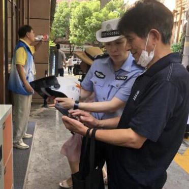 首個公益頭盔“雲自助”借用點啟用啦“文明實踐我先行，同心共筑新時代”——塘橋街道新時代文明實踐現場推進活動暨“一盔一帶”進社區主題活動在峨海小區舉行，同日，首個社區公益頭盔“雲自助”借用點也正式啟用。[詳細]