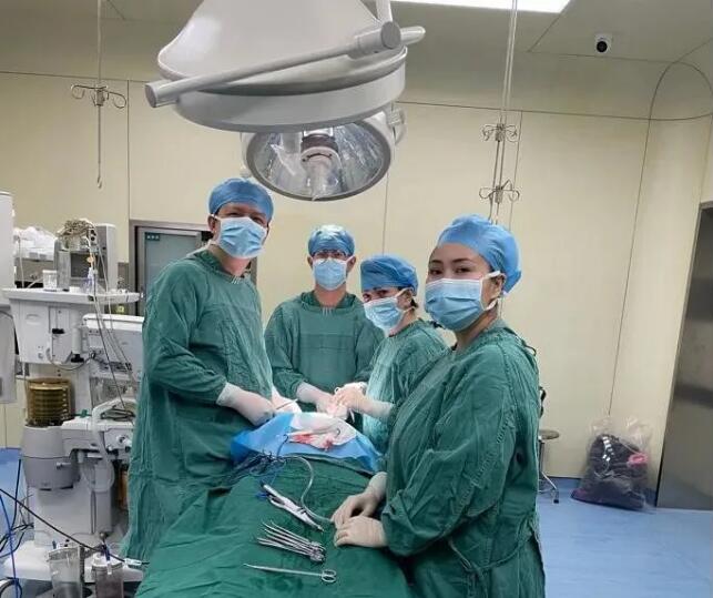 上海援疆医生在喀什二院开展多例复杂甲状腺手术