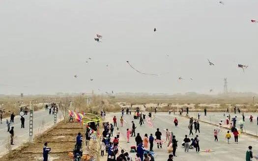 春探古道·放飞梦想——巴楚县第一届红海风筝文化旅游节圆满举办