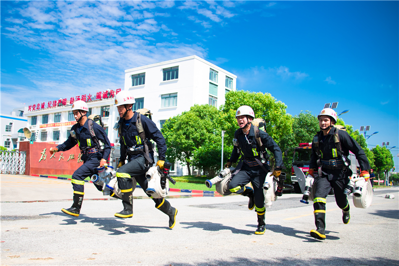 上海金山：消防盛夏练兵忙