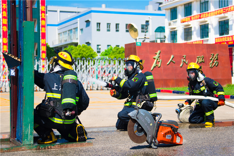 上海金山：消防盛夏练兵忙