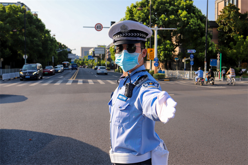 上海闵行：8月1日，公安辅警正式“授证换标”上岗【4】