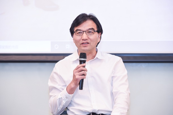 上海科技大学生物医学工程学院创始院长沈定刚教授在开题会上发言